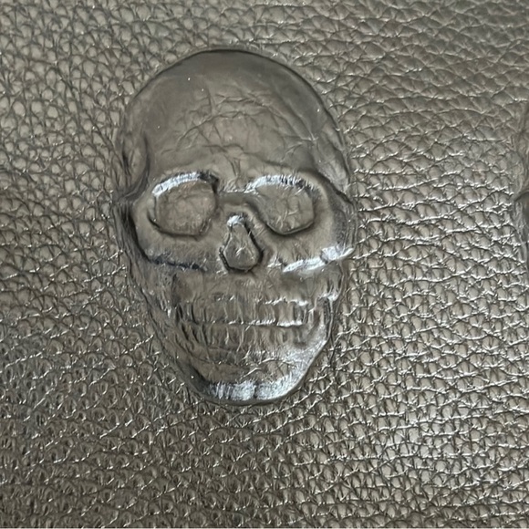 iopelle Italia Skull embossed black Leather crossbody bag - Picture 6 of 7